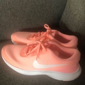 Nike Flex Peachy Athletic Shoes Women’s size 8
